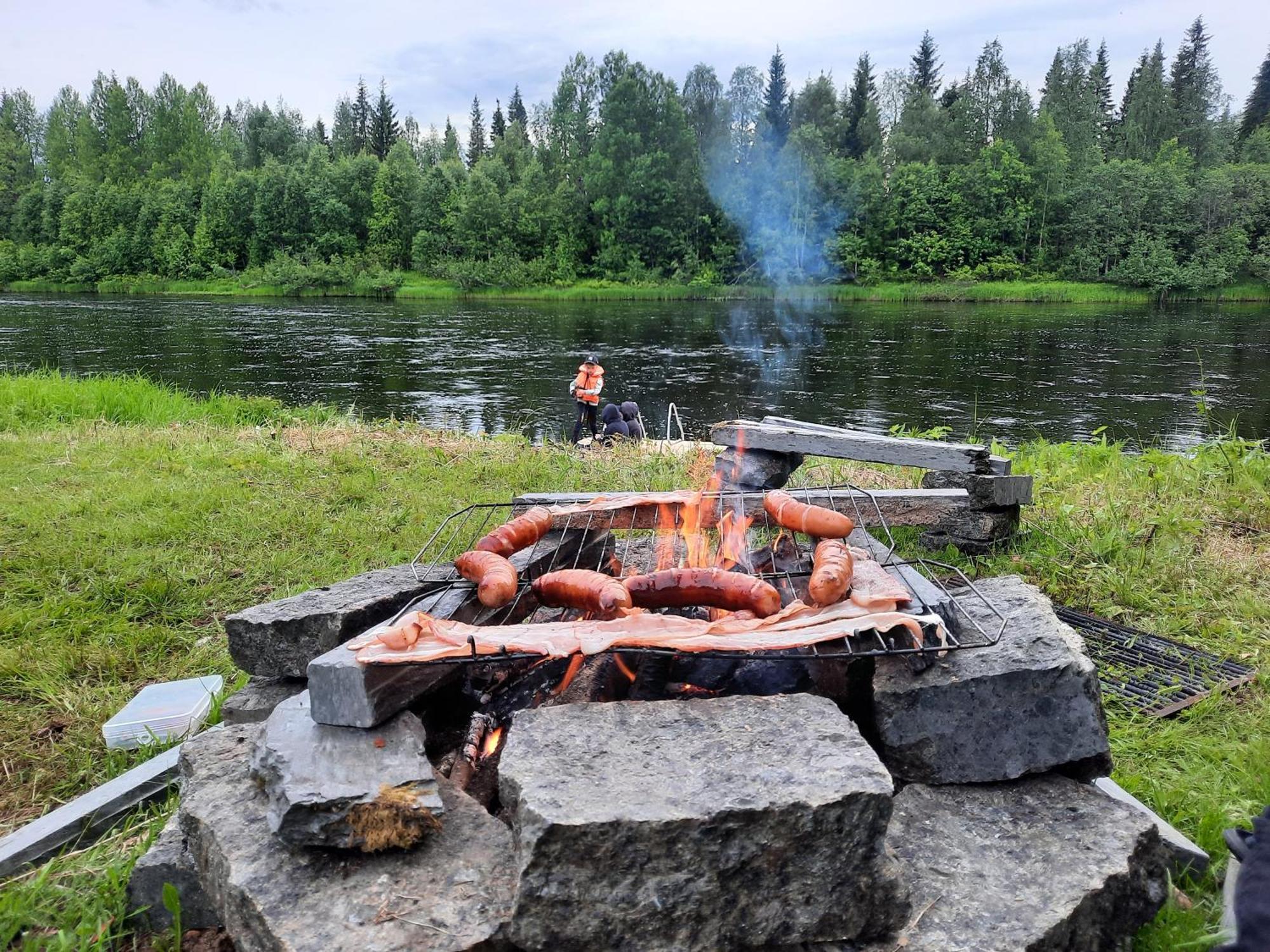 Lapin Villa Hiisi Joen Rannalla Рануа Екстериор снимка